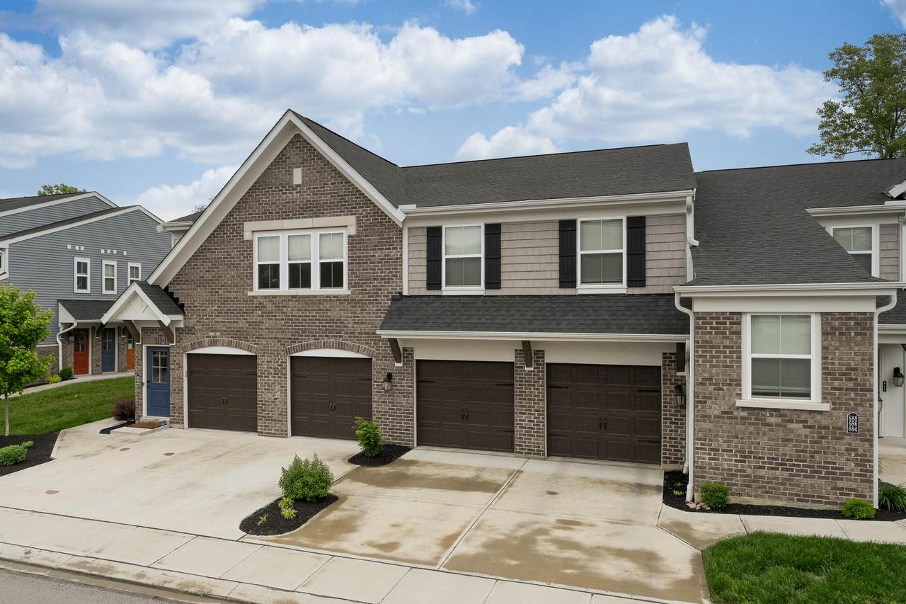 692 Daphne Way - Photo 1