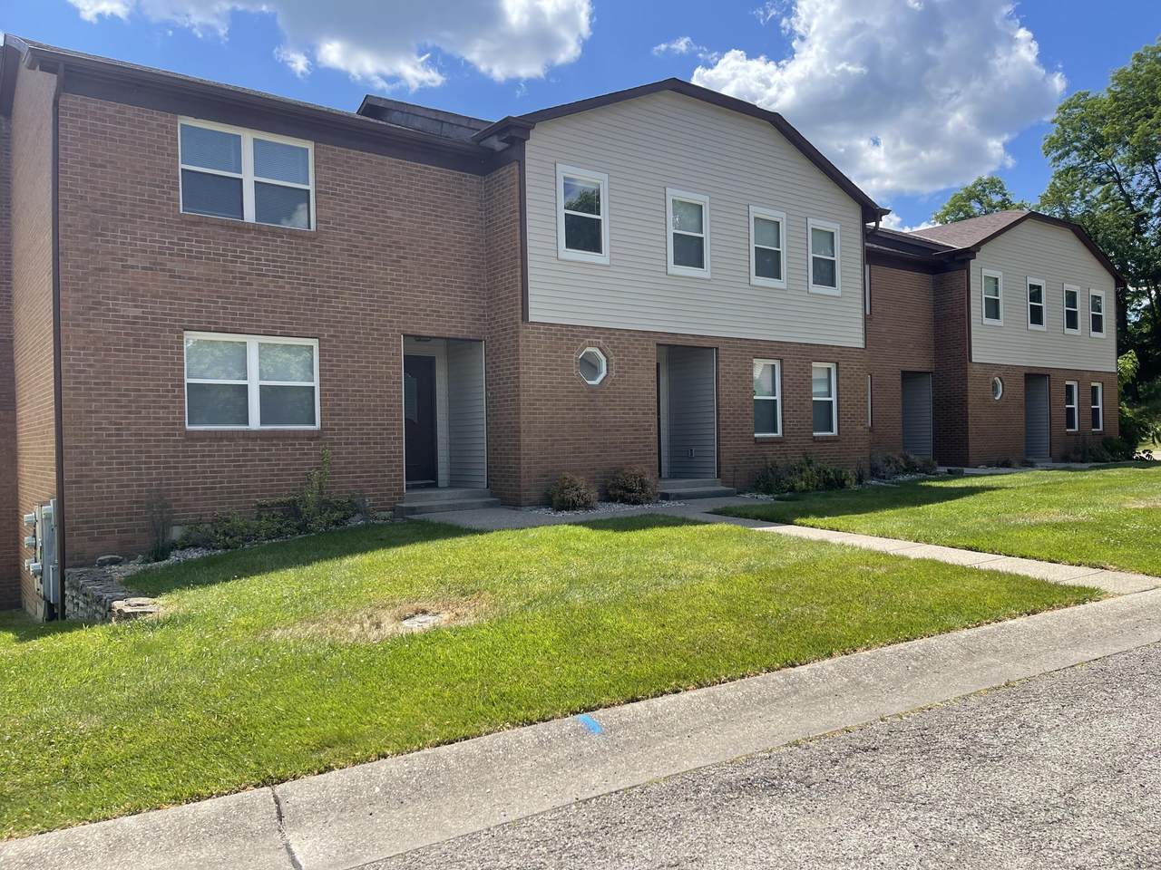 101 Kingsway Court - Photo 1