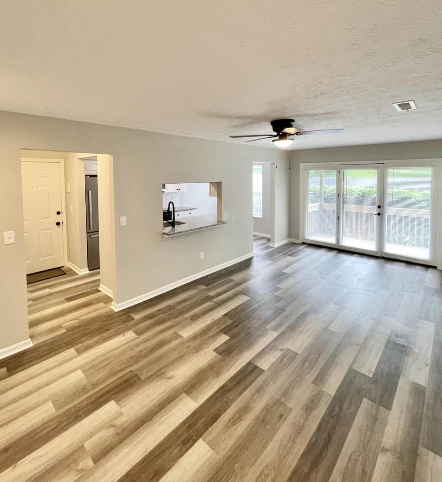 606 Queensway Court - Photo 1