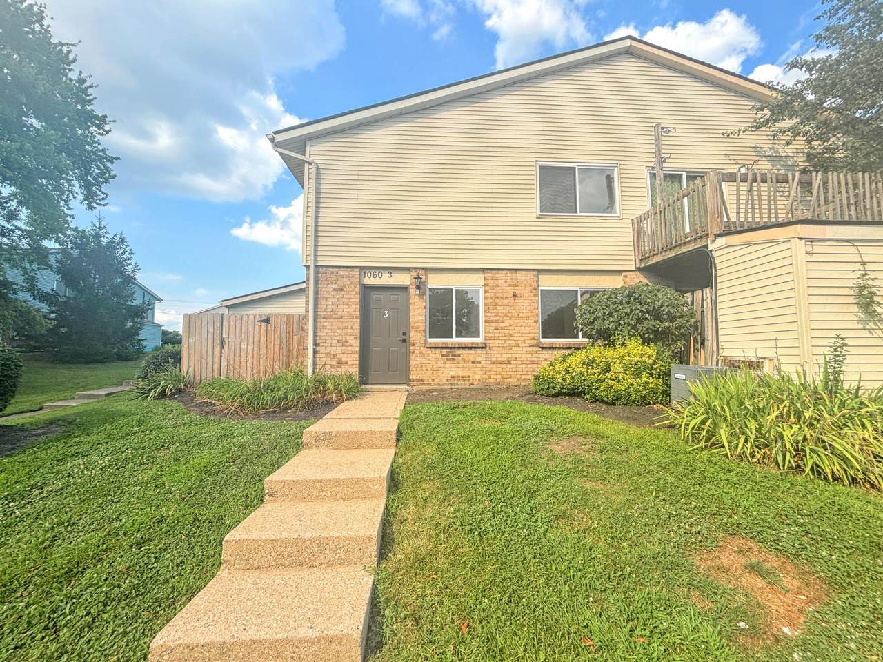 1060 Oakwood Court - Photo 1