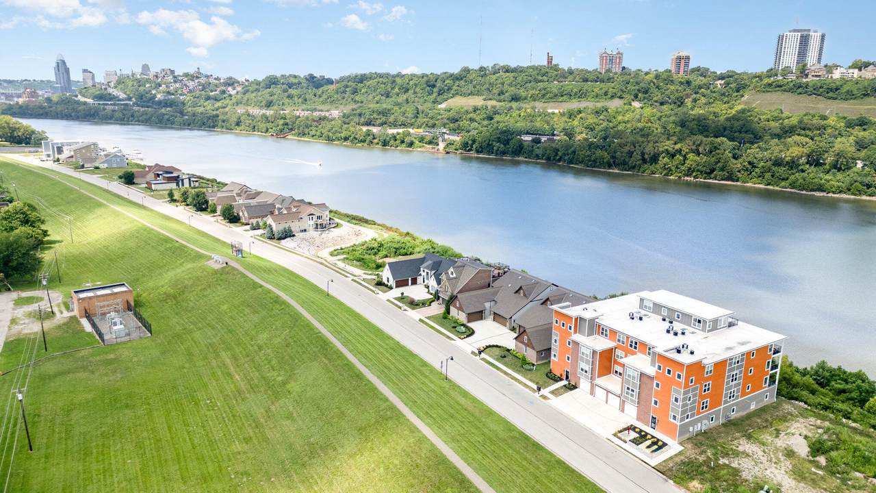 605 Manhattan Boulevard - Photo 1