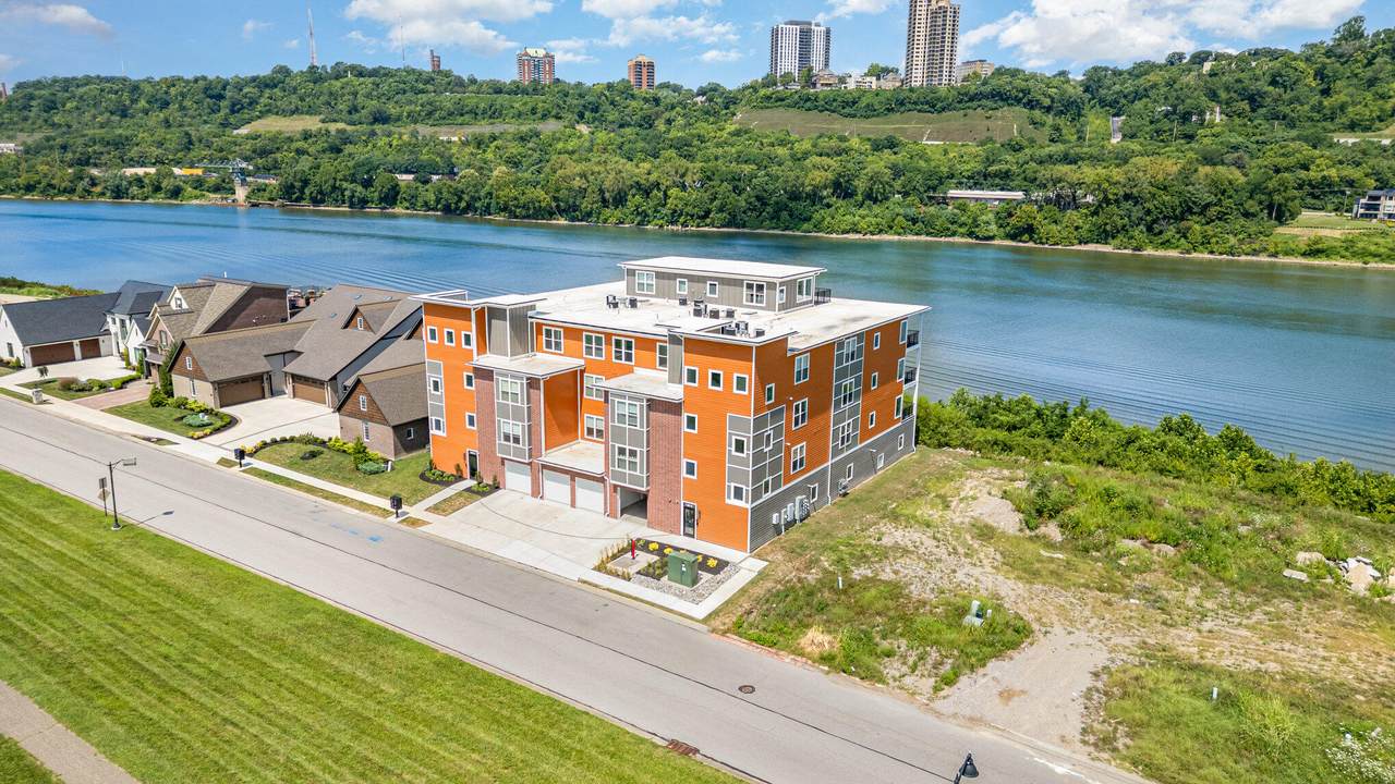 617 Manhattan Boulevard - Photo 1