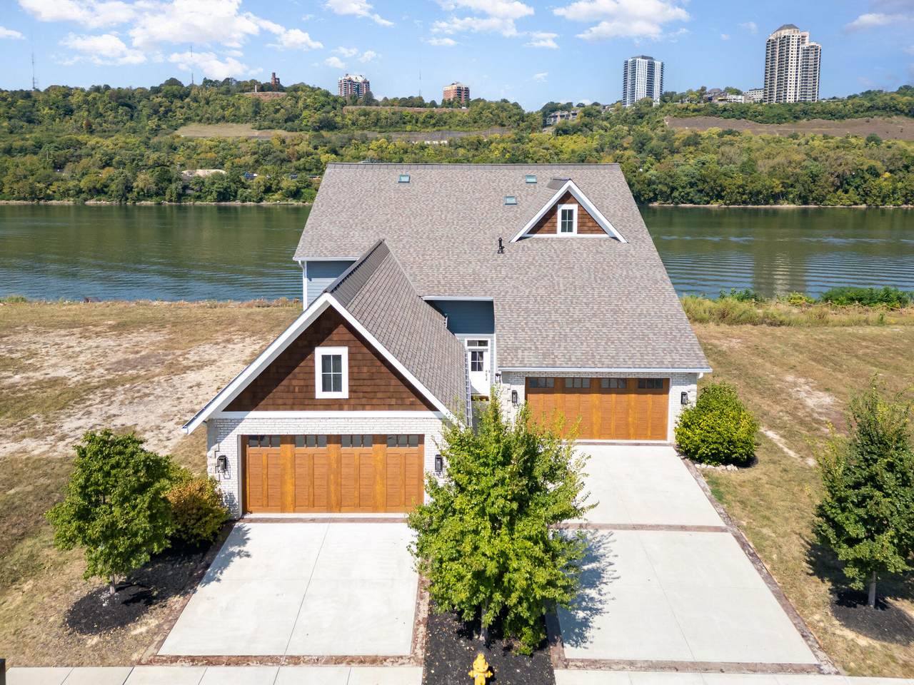 383 Manhattan Boulevard - Photo 1