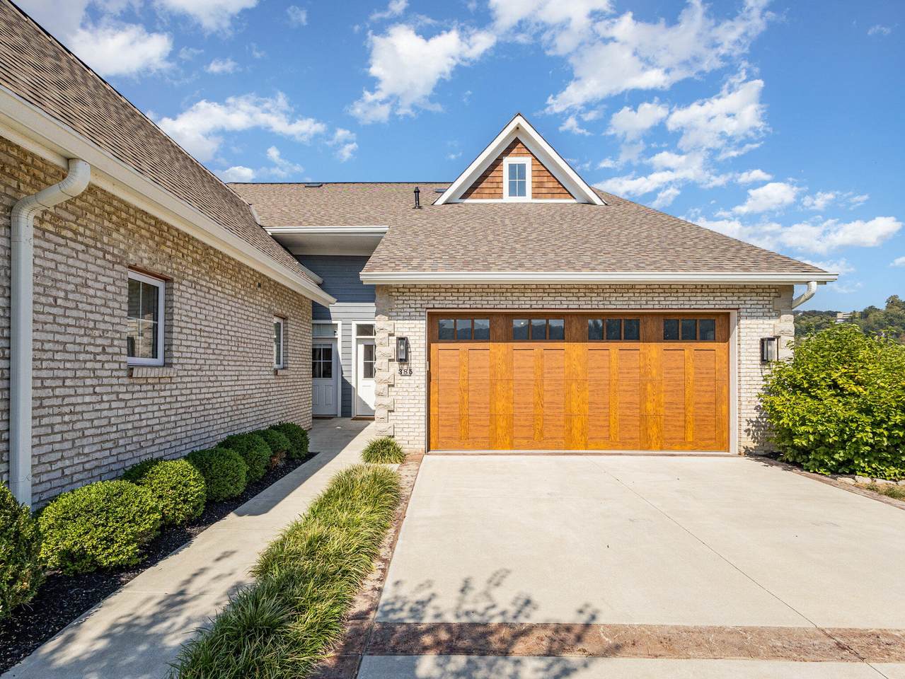 385 Manhattan Boulevard - Photo 1