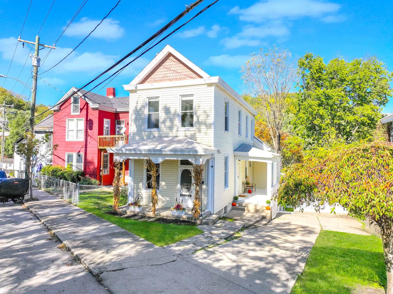 916 Montague Road - Photo 1