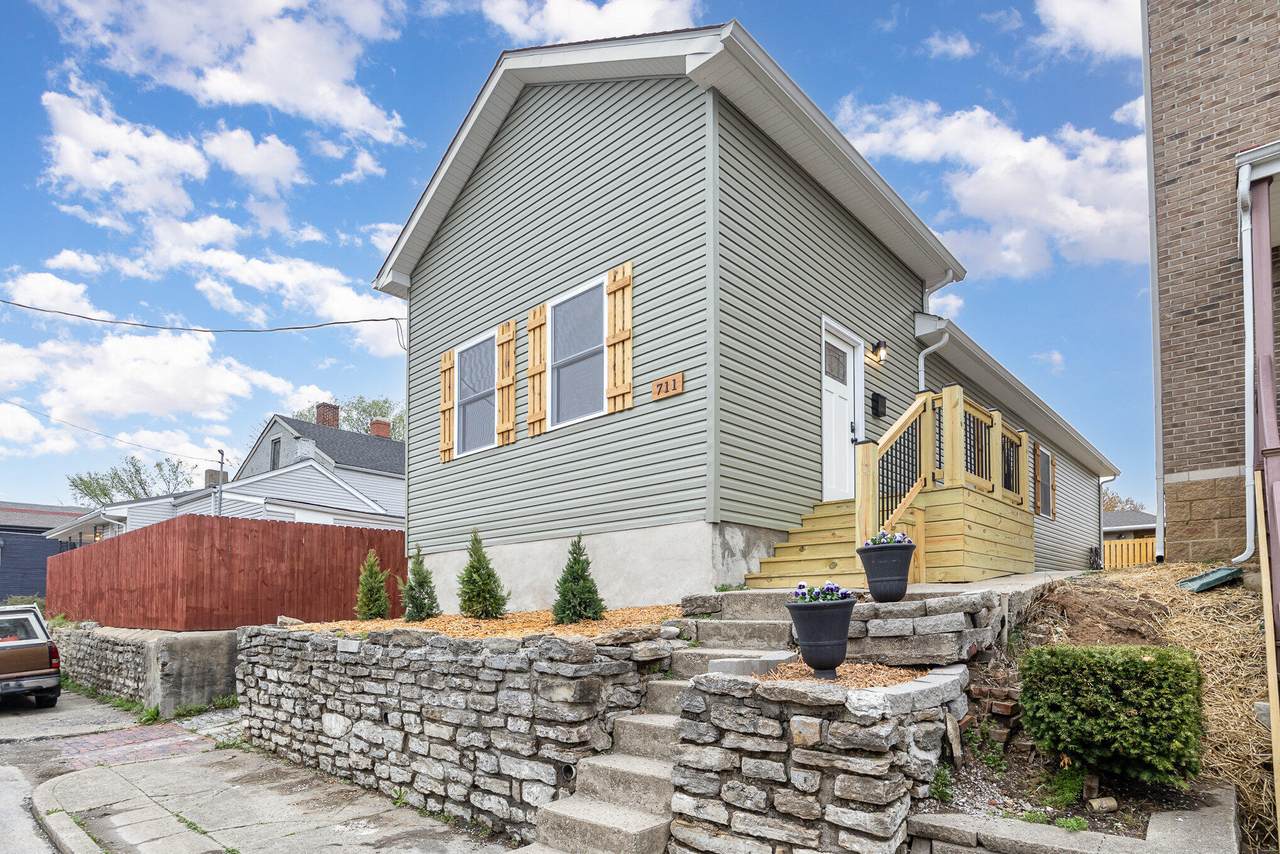 711 Roberts Street - Photo 1