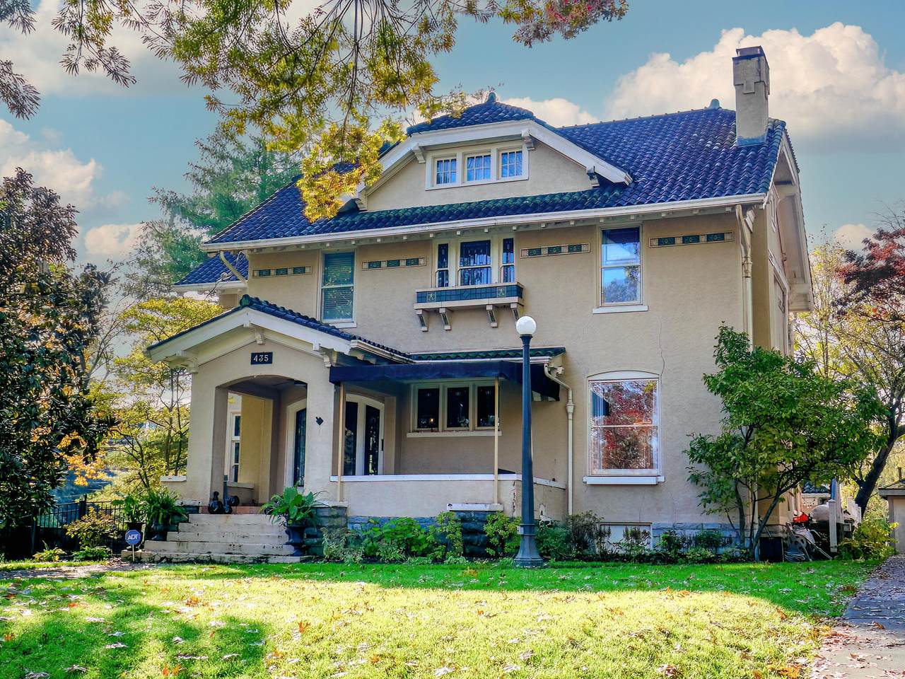 435 Wallace Avenue - Photo 1