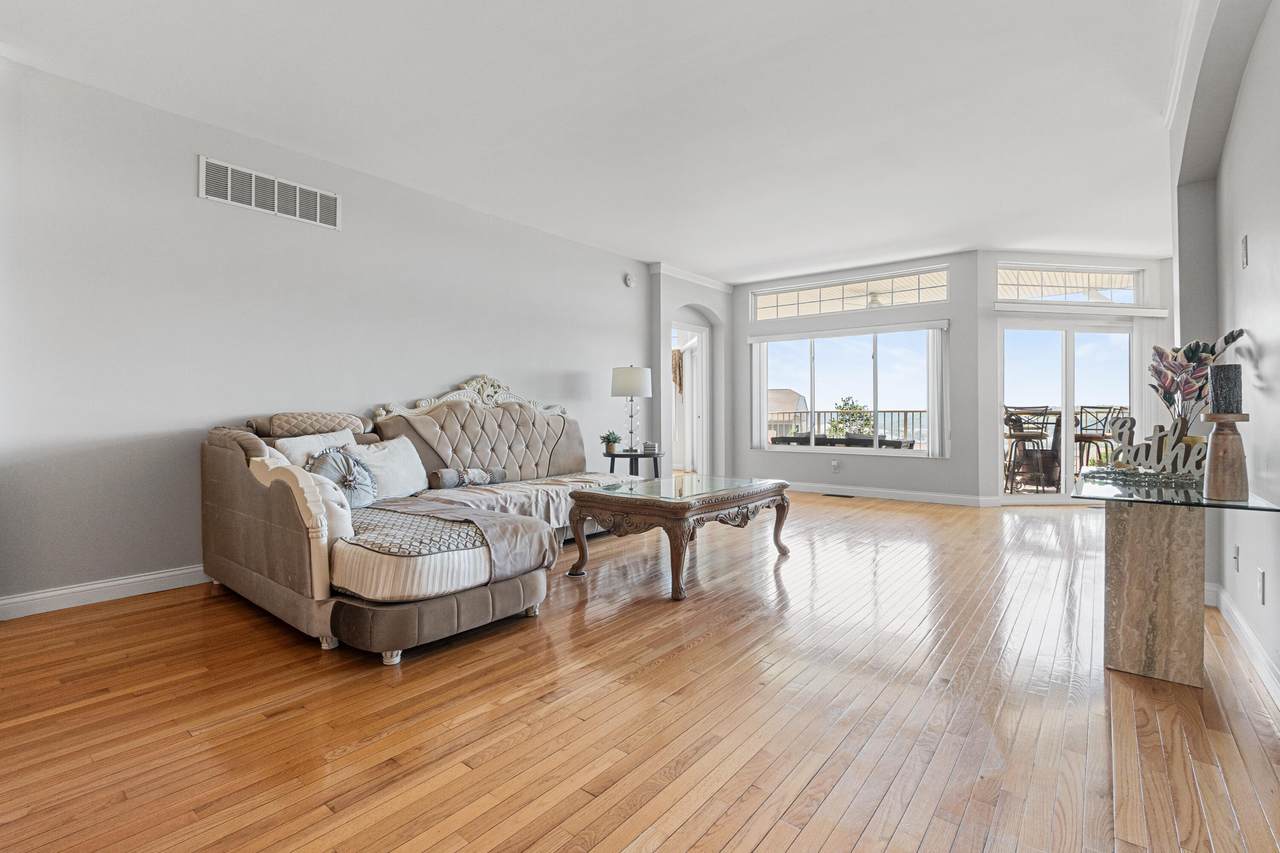 459 Pinnacle Way - Photo 1
