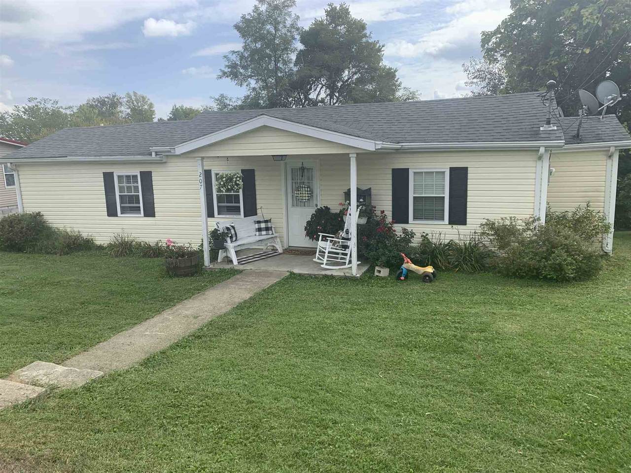 207 Beck Street - Photo 1