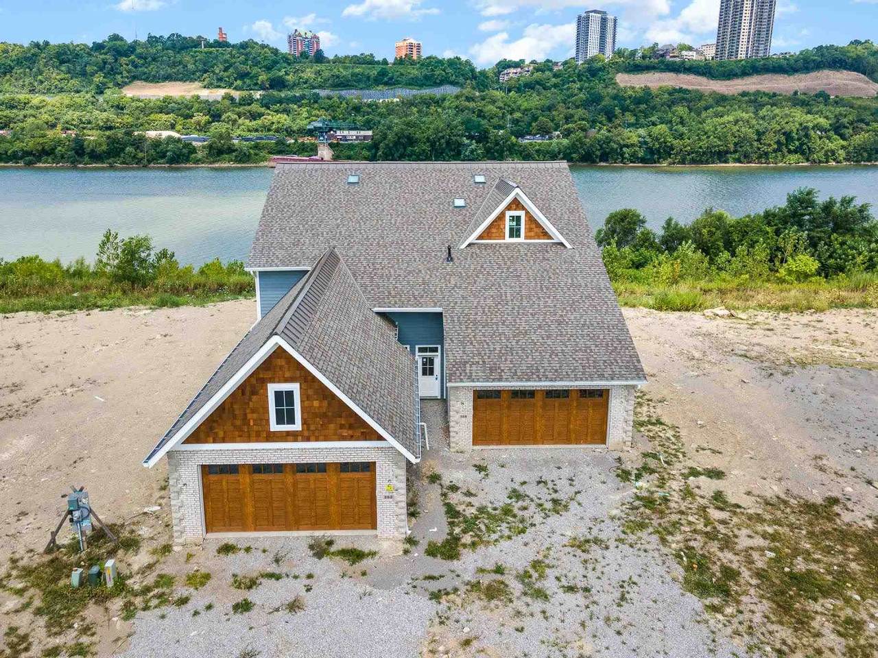 385 Manhattan Boulevard - Photo 1