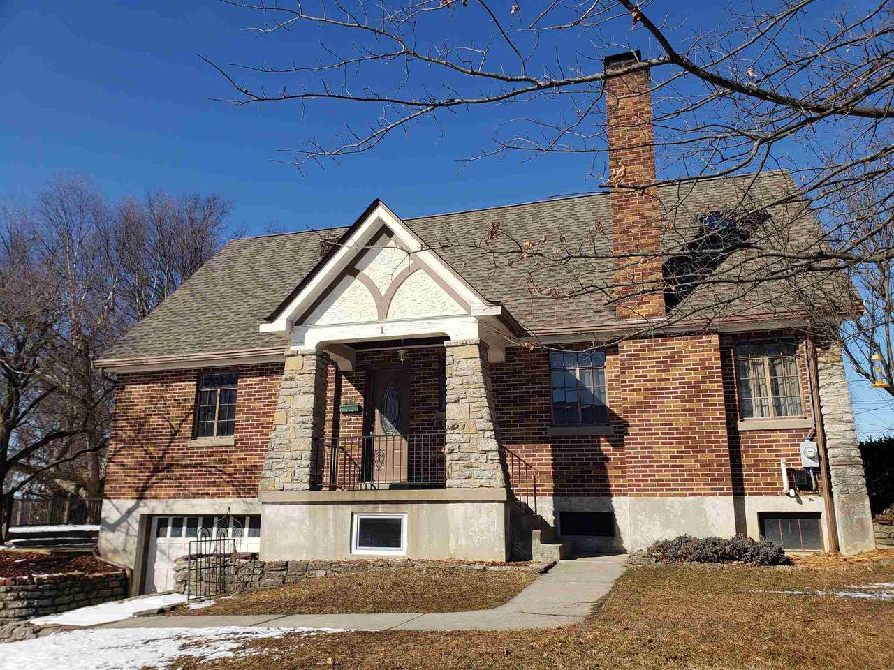 1 West Crittenden Avenue - Photo 1