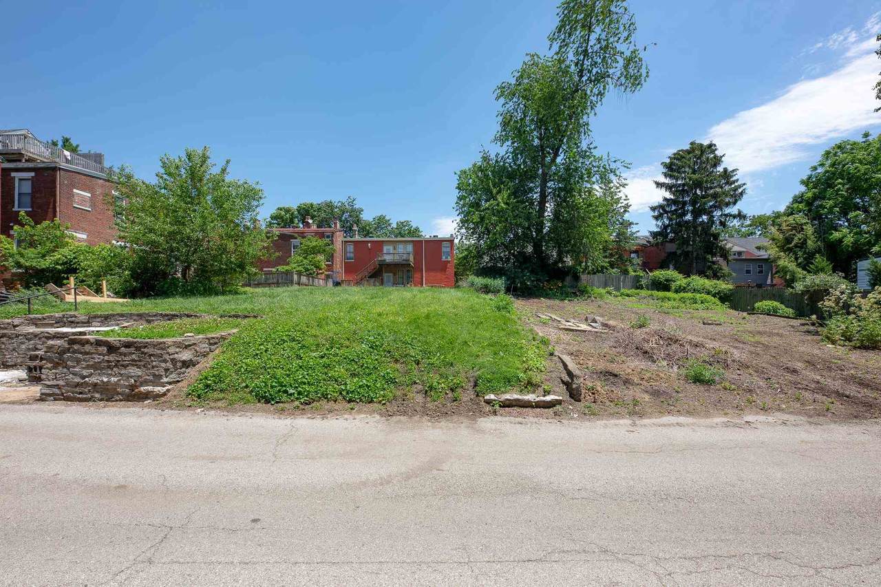 714 Sanford Street - Photo 1
