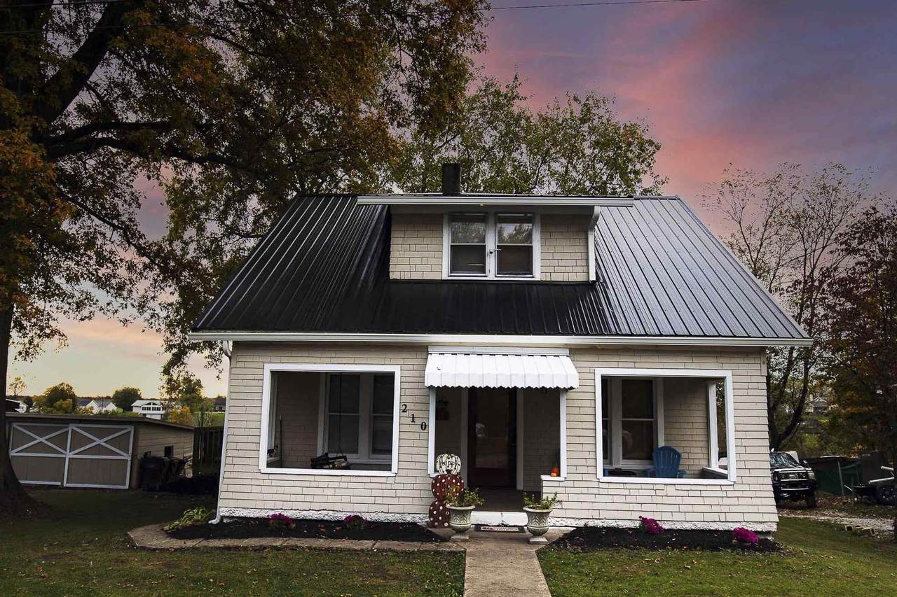 210 Willow - Photo 1