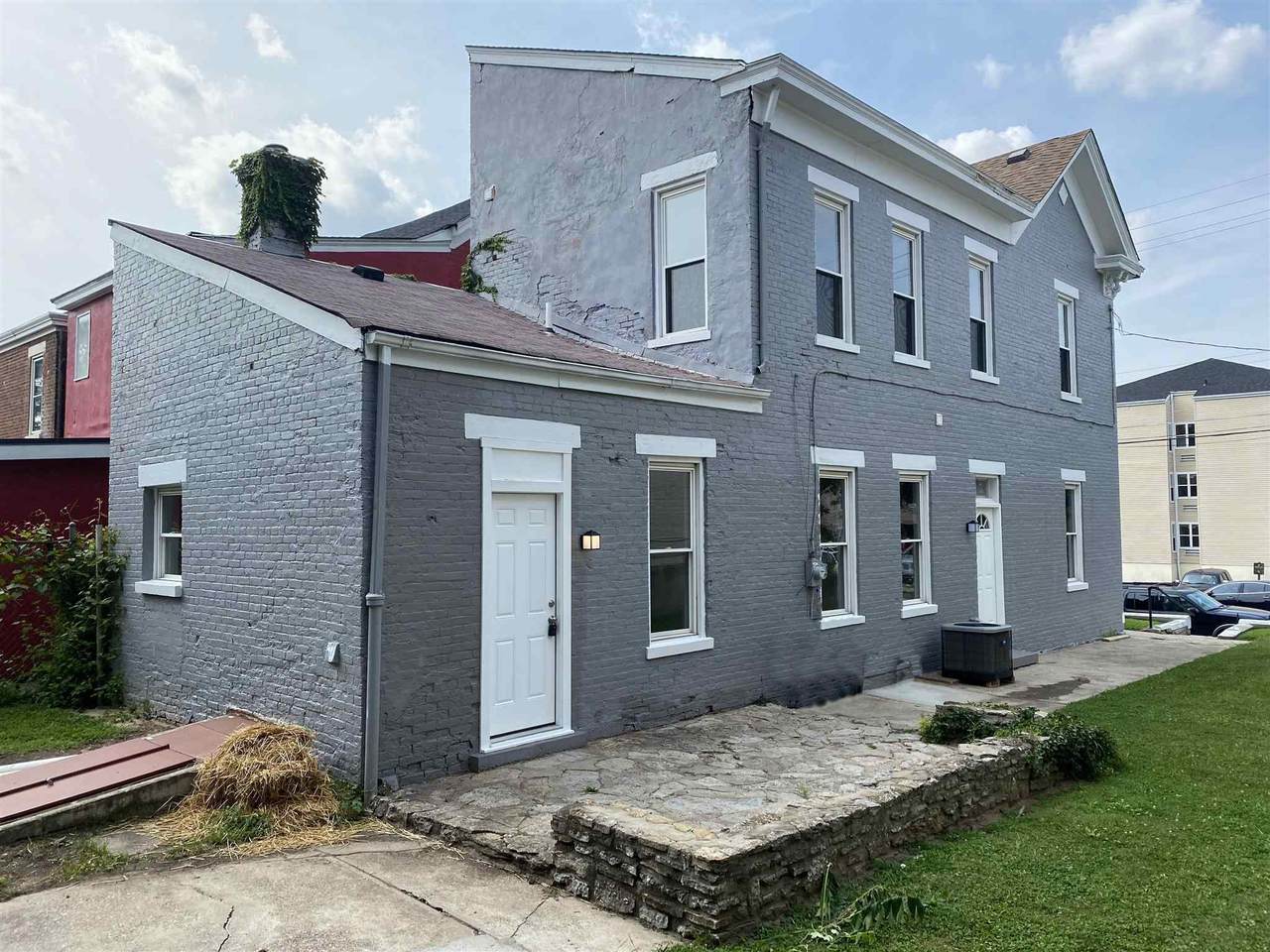 906 5th Avenue - Photo 1