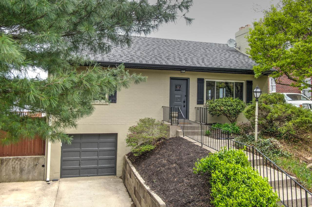 1020 Winding Way - Photo 1