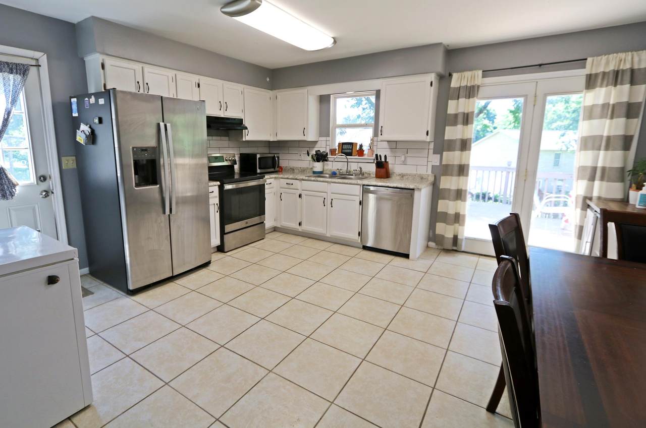 120 Vincent Boulevard - Photo 1