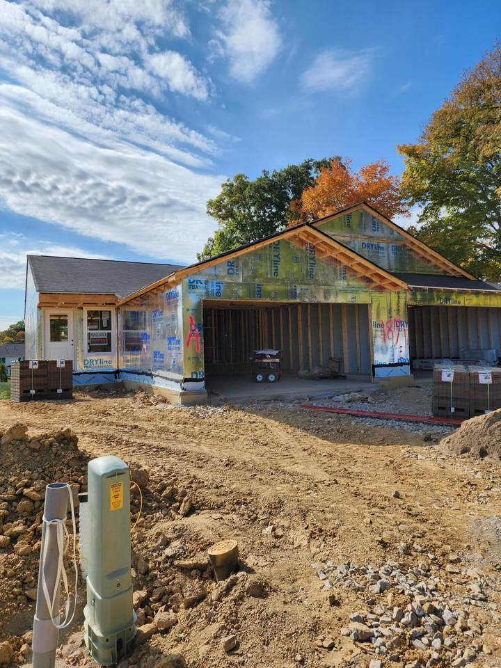 1209 Creekside Court - Photo 1