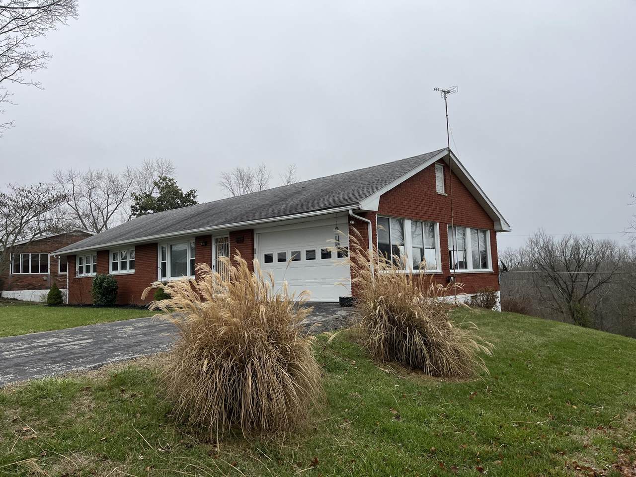 140 Cardinal Drive - Photo 1