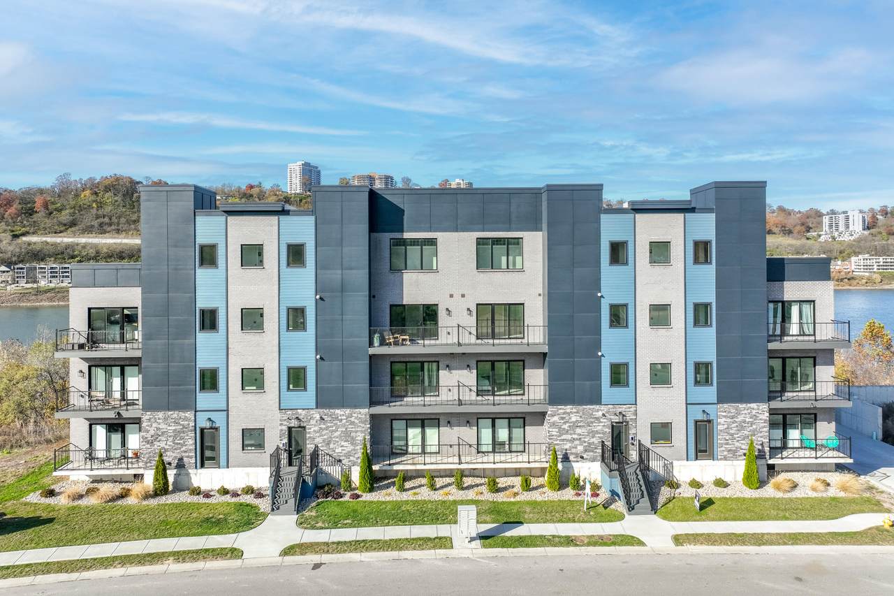 745 Manhattan Boulevard - Photo 1