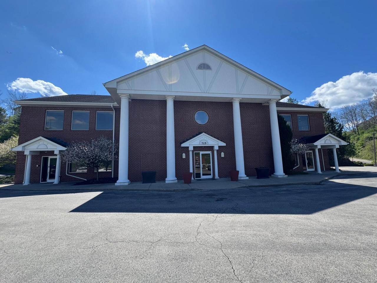 725 Alexandria Pike - Photo 1
