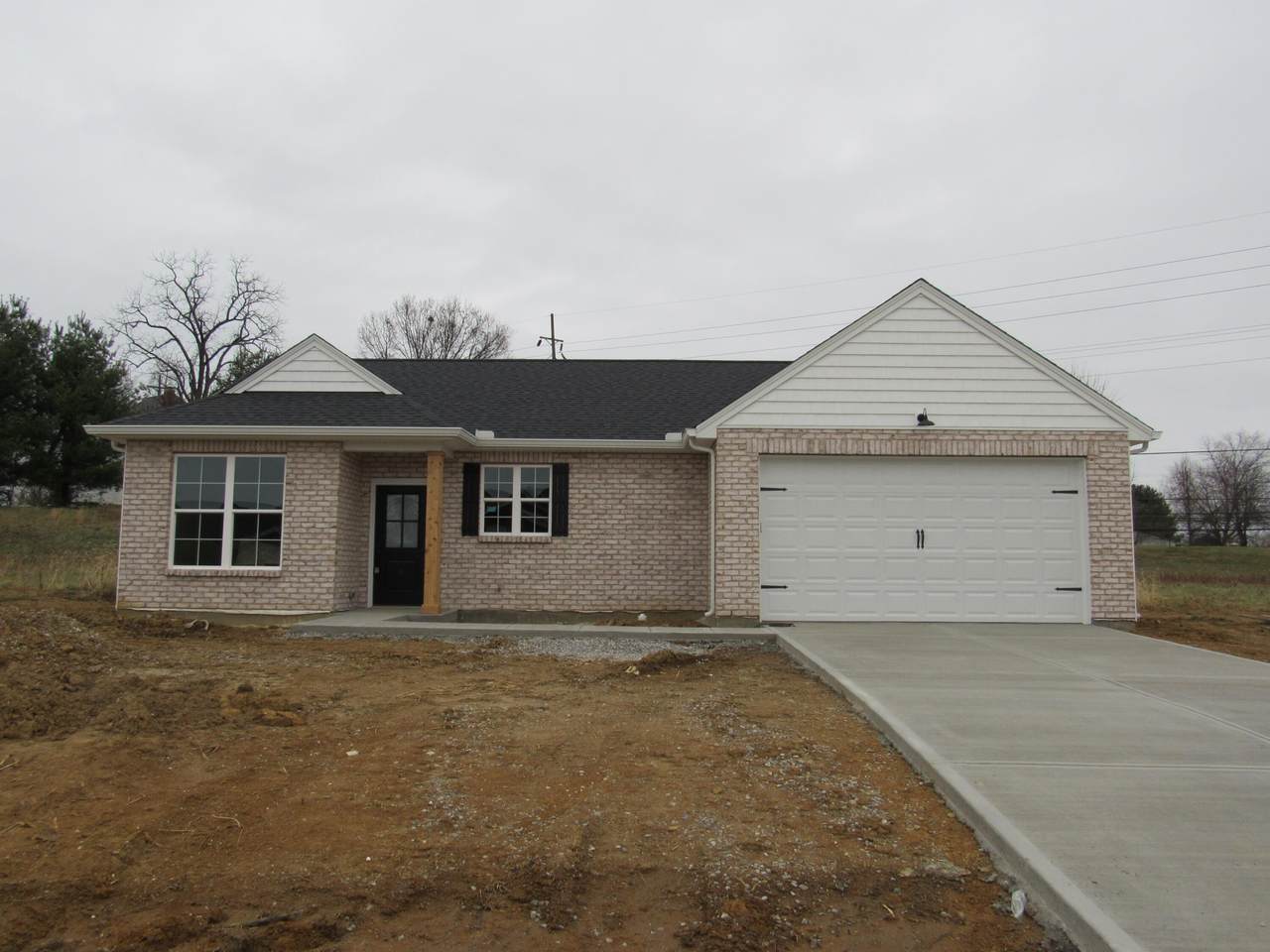 105 Summerfield Drive - Photo 1