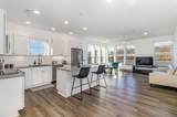 284 Manhattan Boulevard - Photo 7