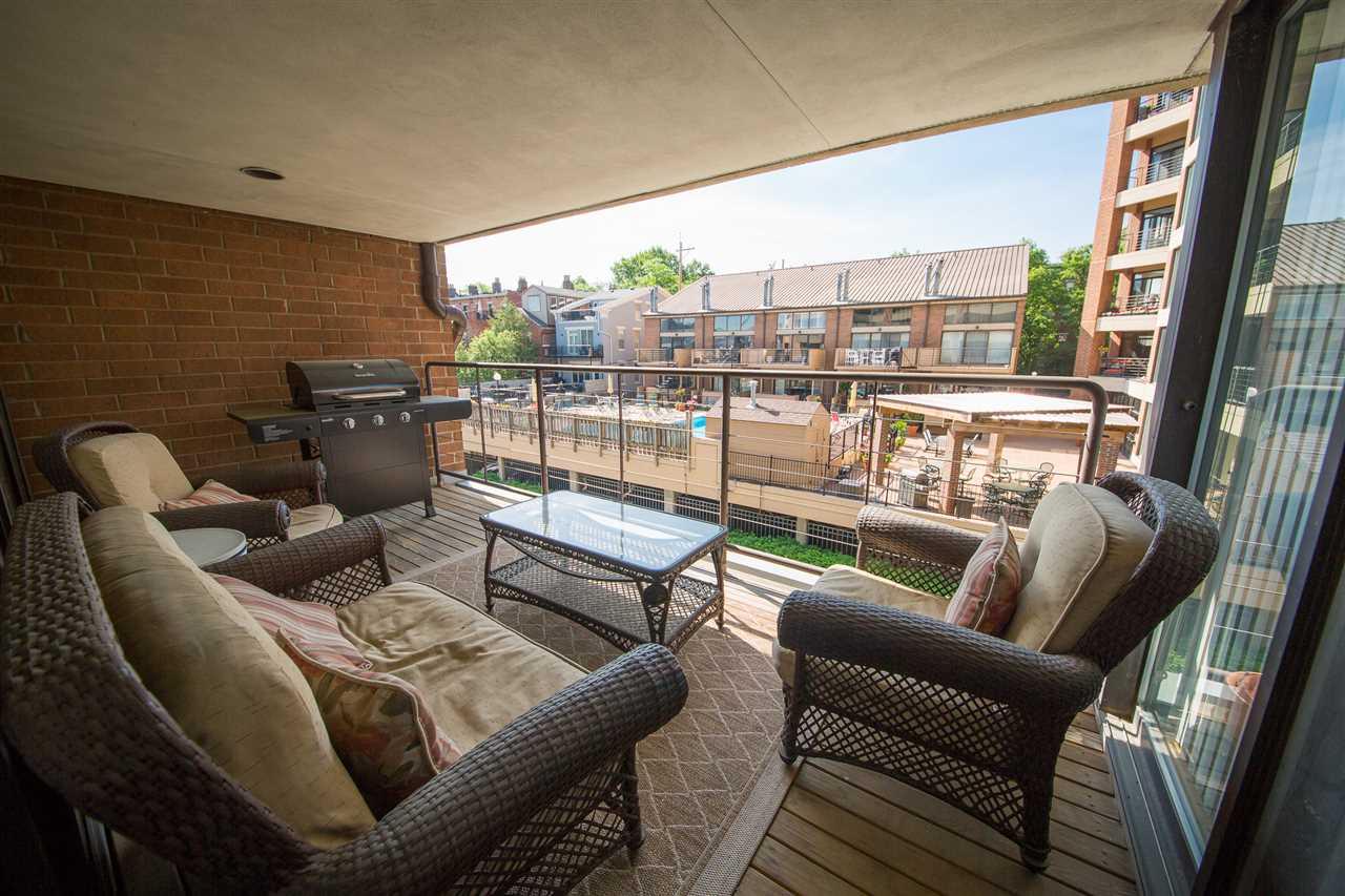1 Riverside Place - Photo 1