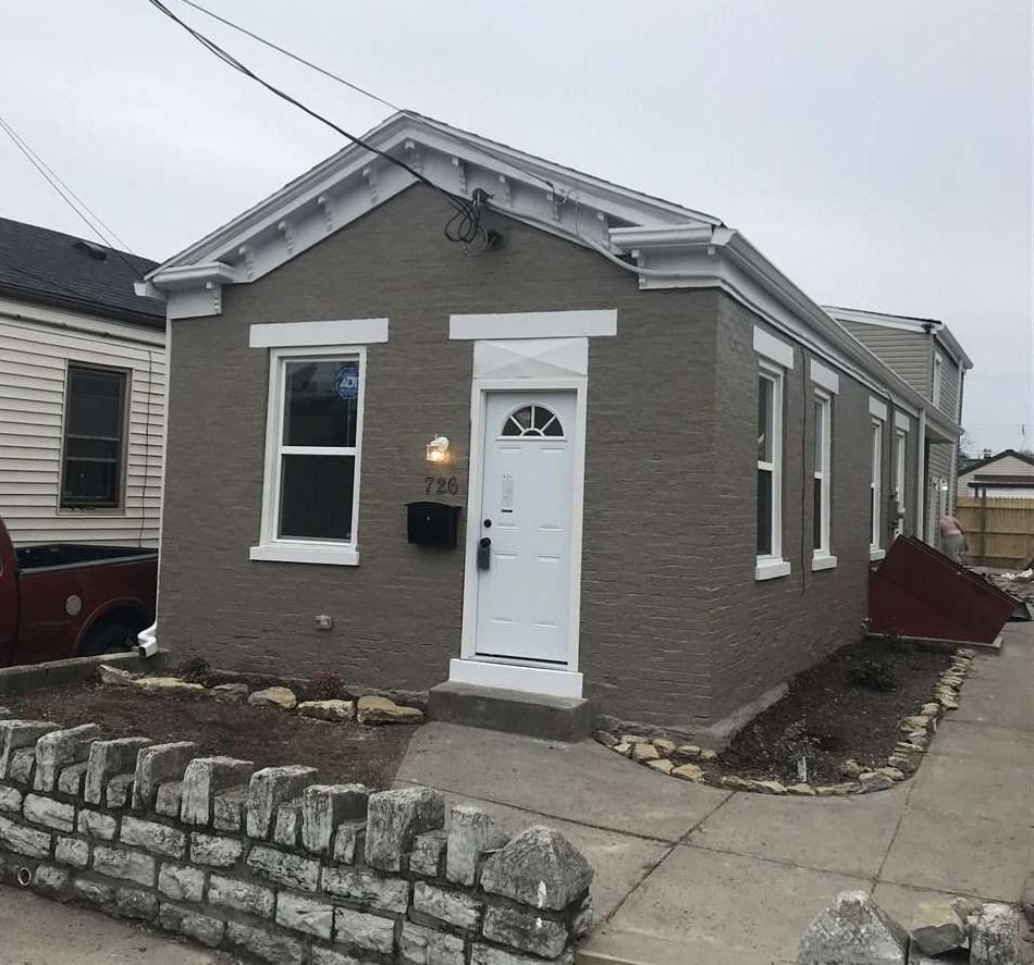 726 Roberts - Photo 1