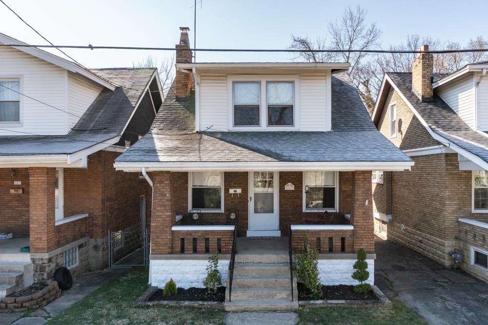 807 32nd Street - Photo 1