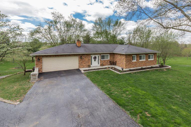 2995 Lakeview Drive - Photo 1