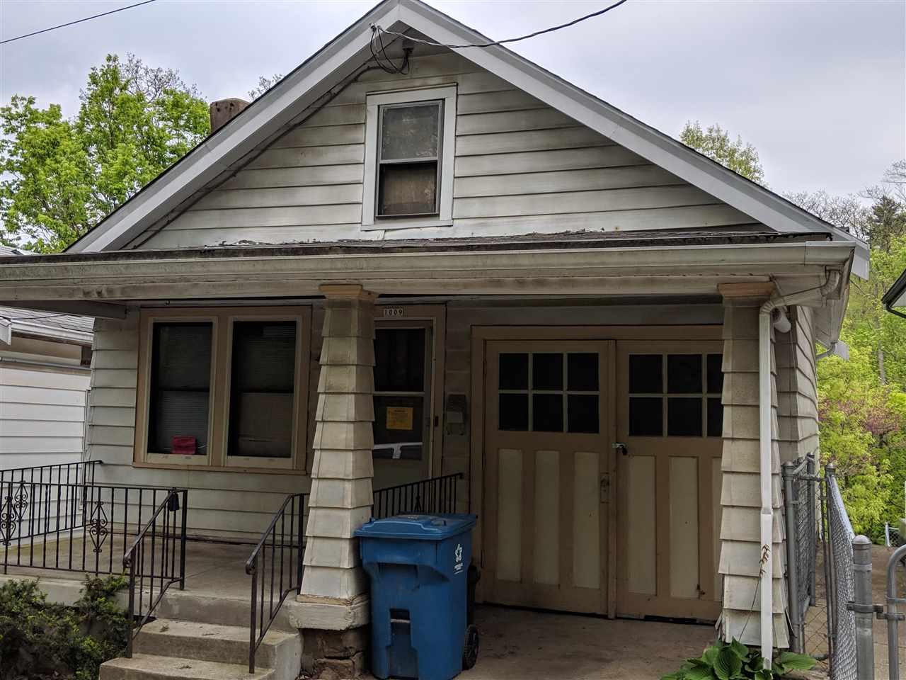 1009 Maple Avenue - Photo 1