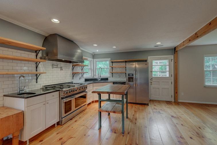 101 Hawthorne - Photo 1