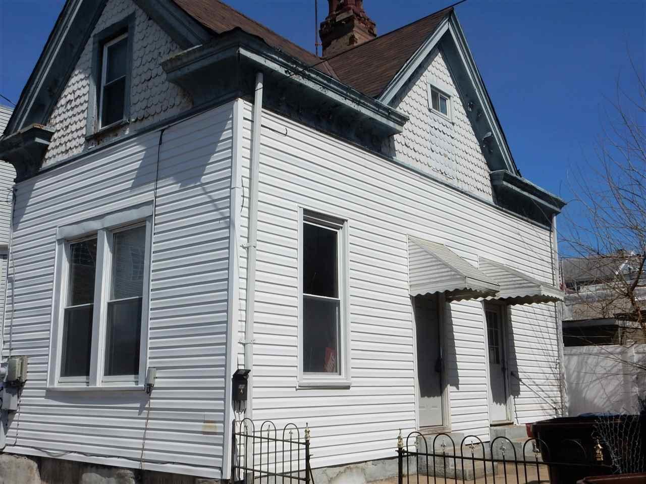 939 Liberty - Photo 1