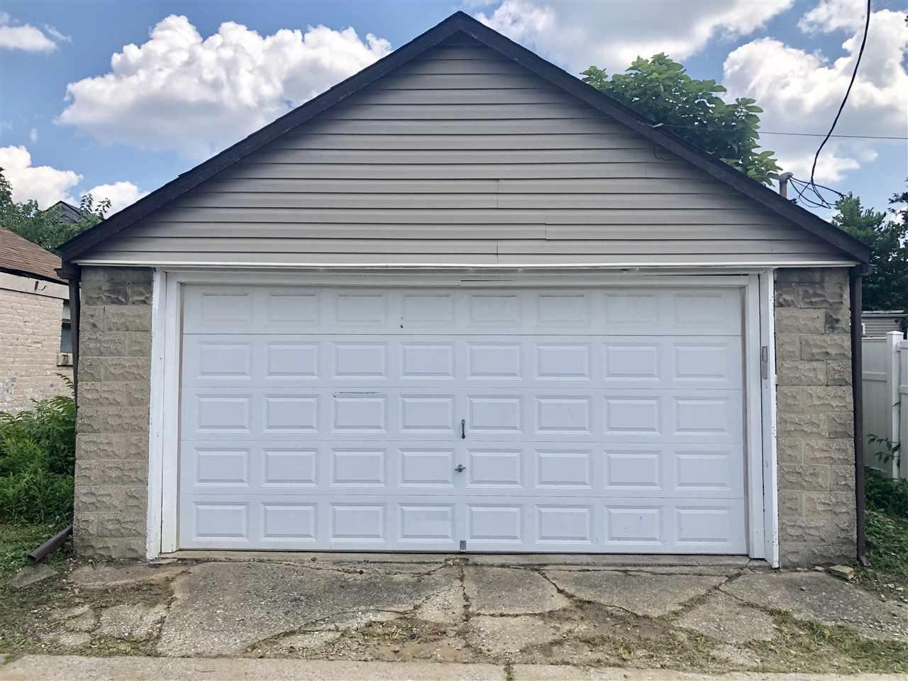 424 Berry Avenue - Photo 1