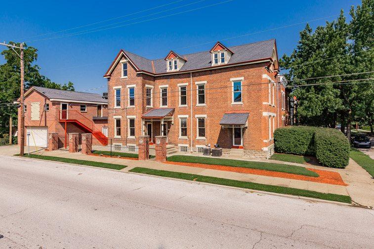 838 Park Avenue - Photo 1