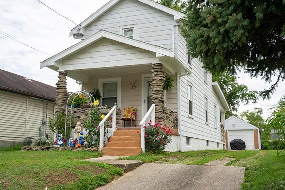 258 Shaw Avenue - Photo 1