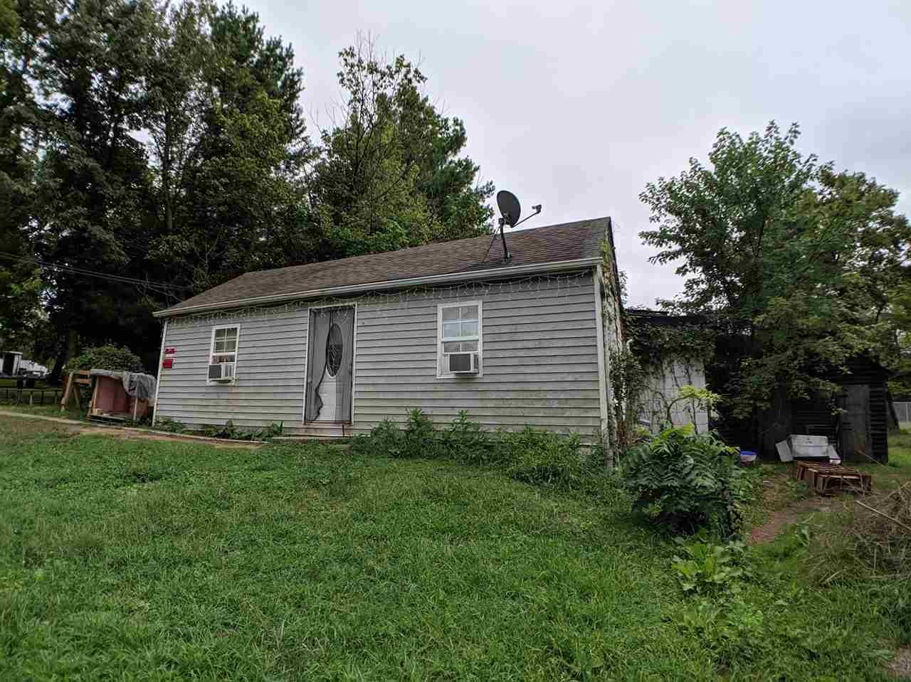 421 Shaw Avenue - Photo 1