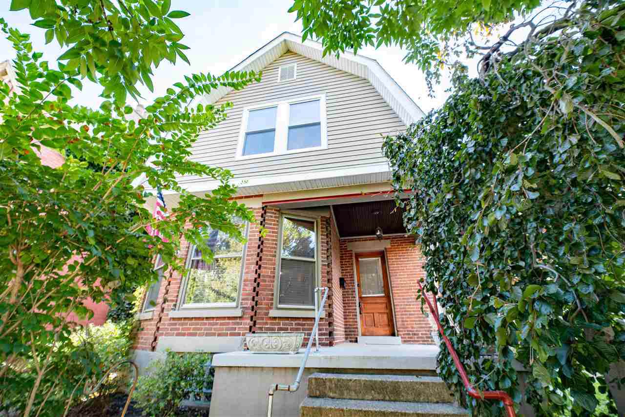 1819 Garrard - Photo 1