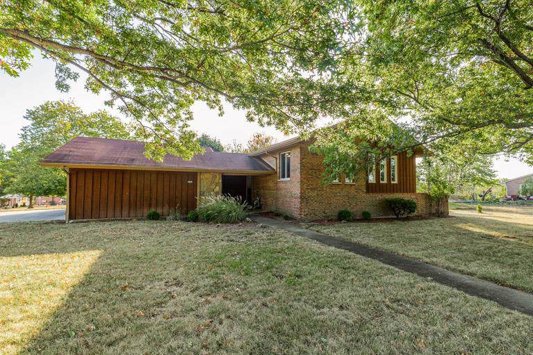 3060 Treetop - Photo 1
