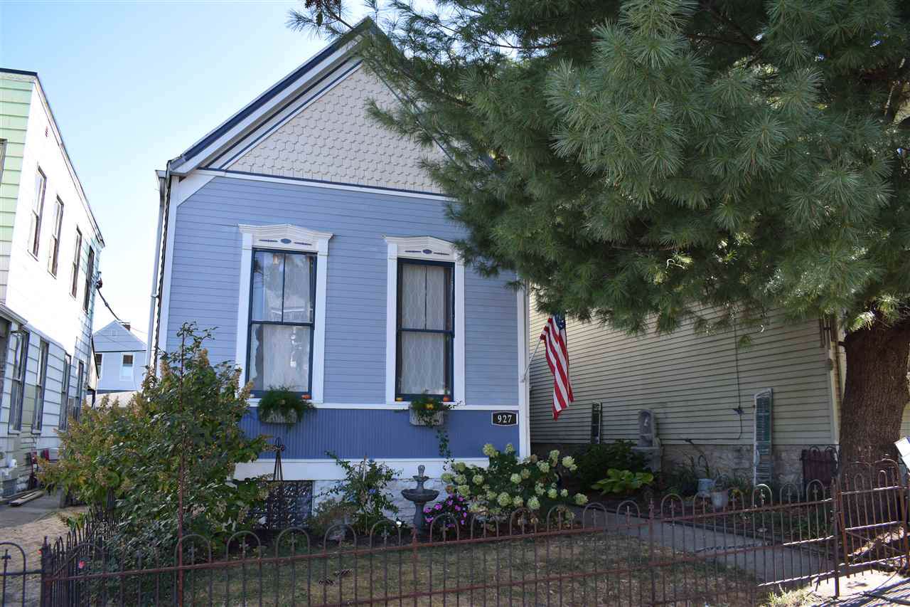 927 Monroe Street - Photo 1