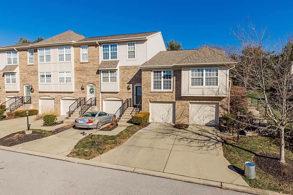 942 Oakmont Court - Photo 1
