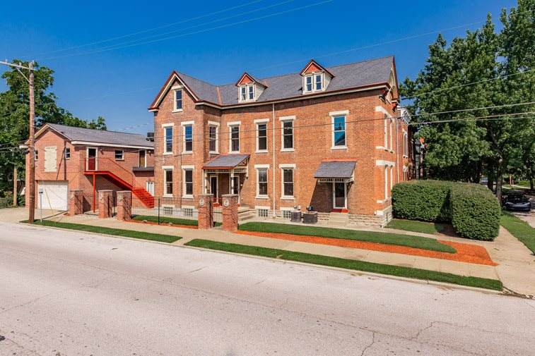838 Park Avenue - Photo 1