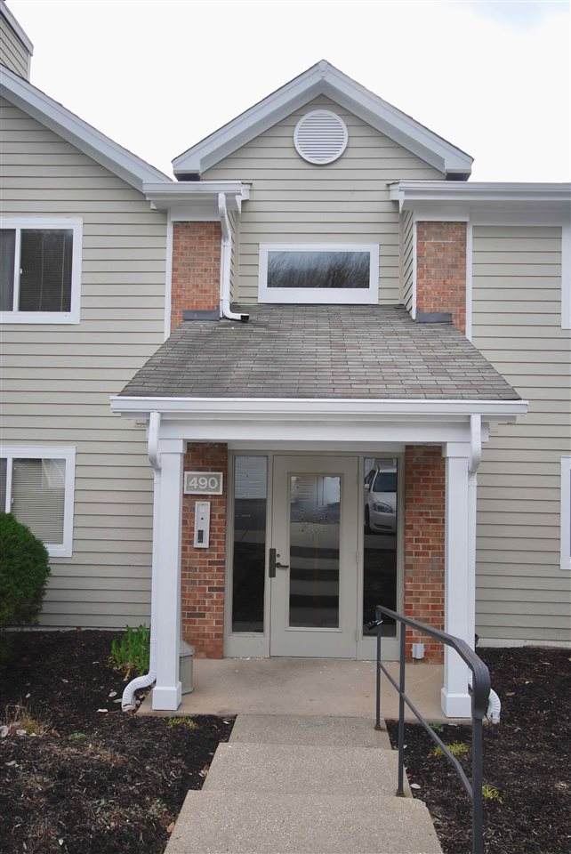 490 Lakeview Drive - Photo 1