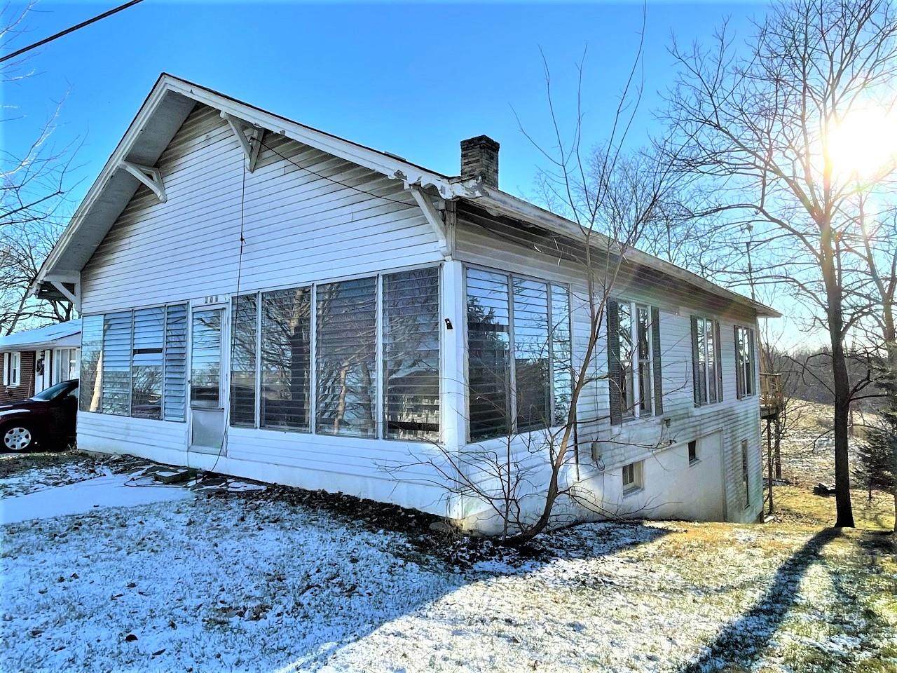 209 Sunset Dr - Photo 1