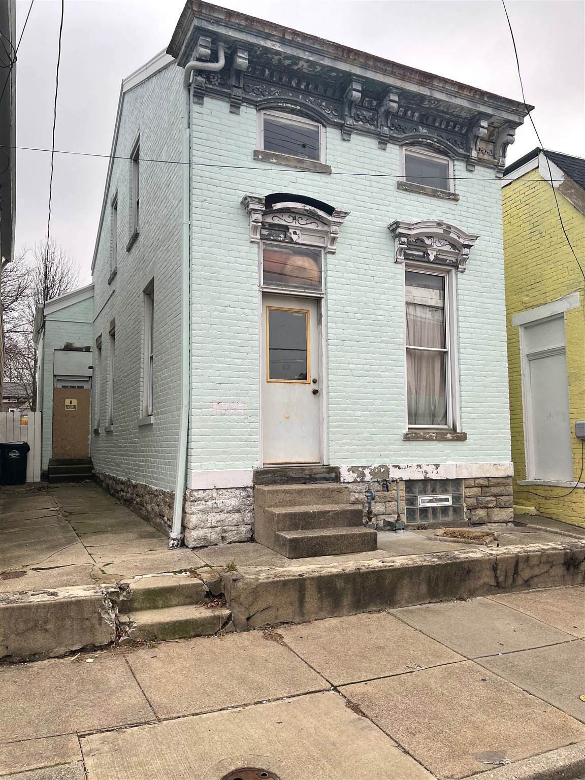 910 Putnam - Photo 1