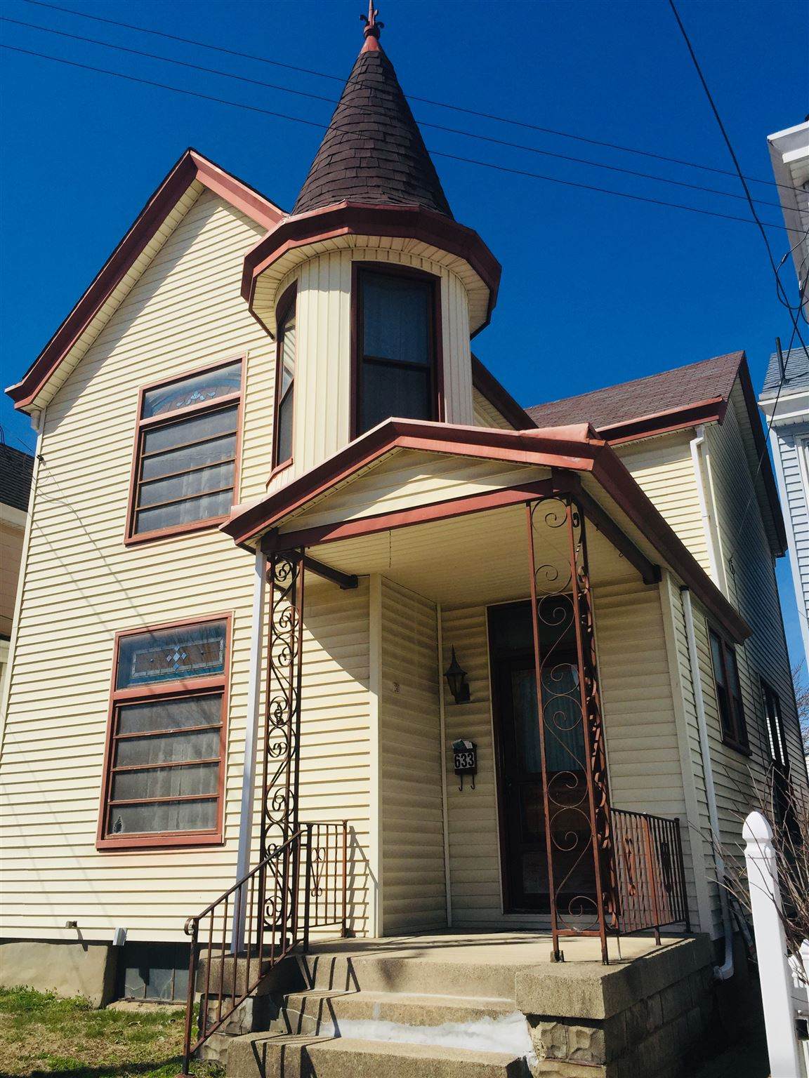 633 4th - Photo 1