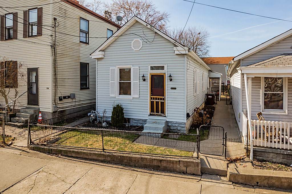 704 Dayton - Photo 1