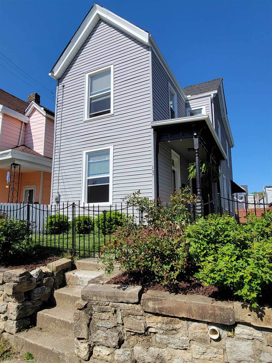 137 Ward Avenue - Photo 1