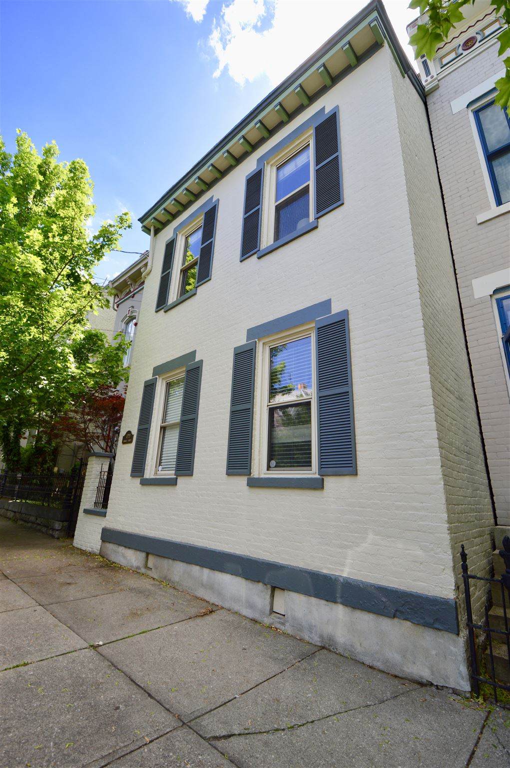 1029 Russell - Photo 1