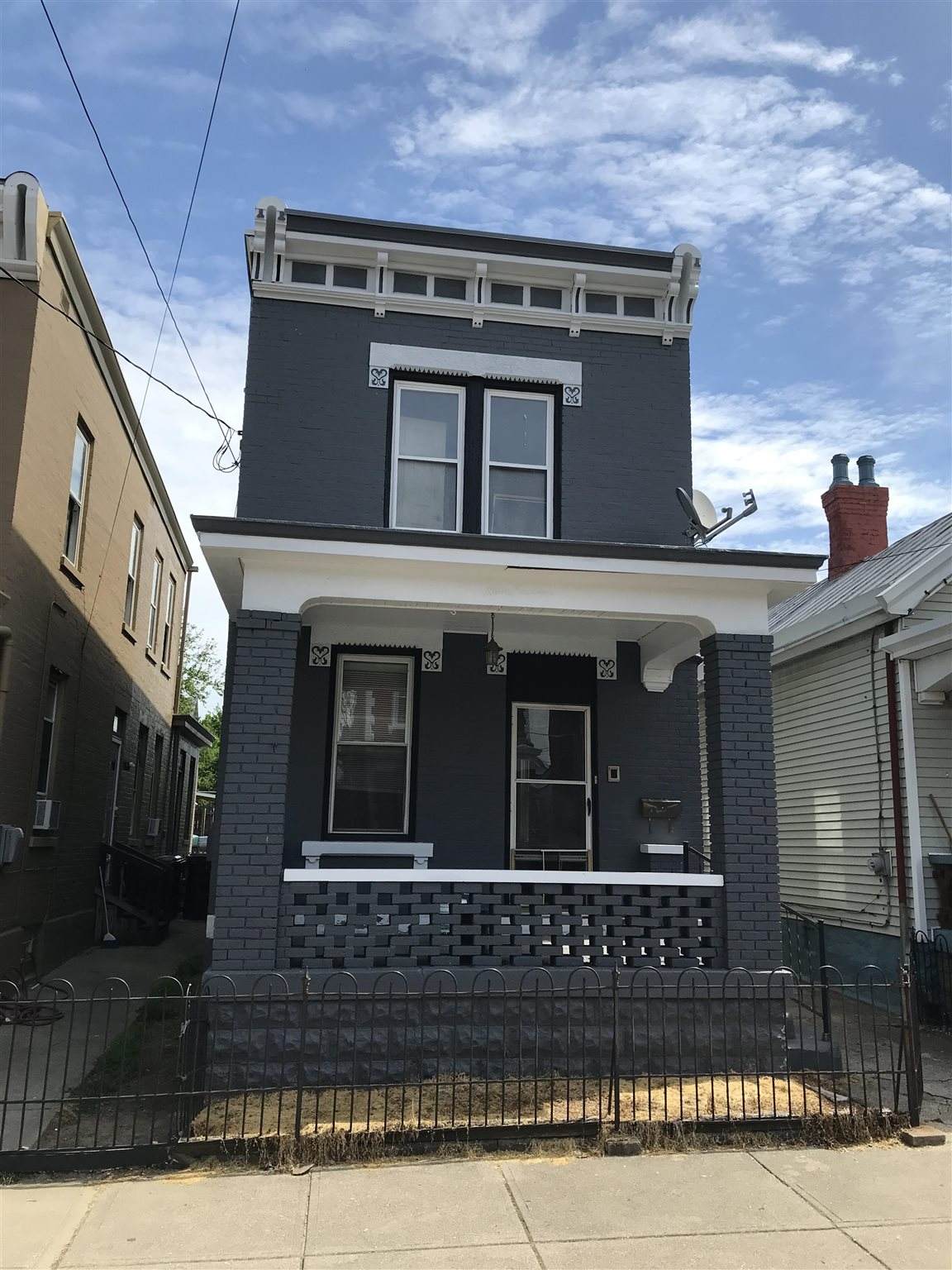 919 Columbia - Photo 1